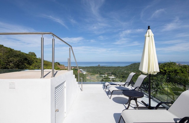 Playa Flamingo – charming 2BR ocean view Casa Ayla