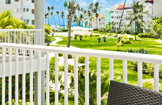 Playa Turquesa - B-201 - Premier Beachfront Ocean & Garden View - 80mbps Wifi