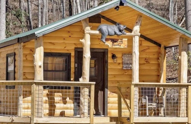 Playing Hooky - Couple's Retreat - Peaceful Woodland Paradise, Hot Tub, Pet Friendly