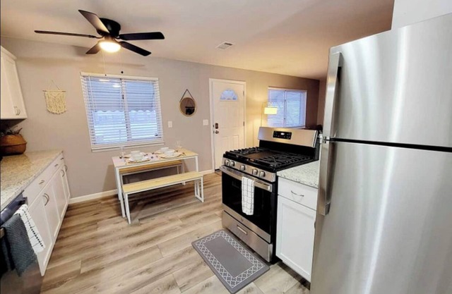 Pleasant 3 BR Home Near ✈︎DTW airport ✈︎*Sleeps 6*