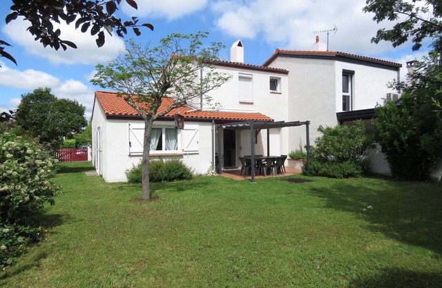 Pleasant bright house with terrace and garden