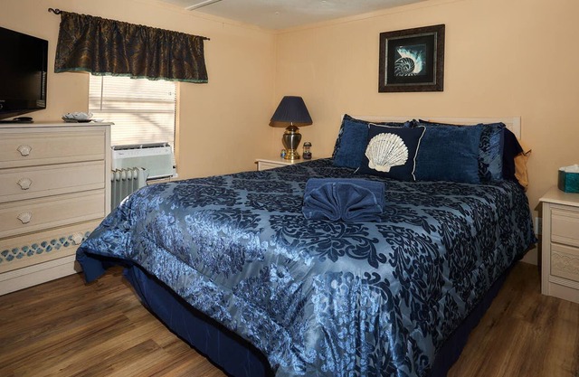 Pleasant Days B&b Scallop Room.