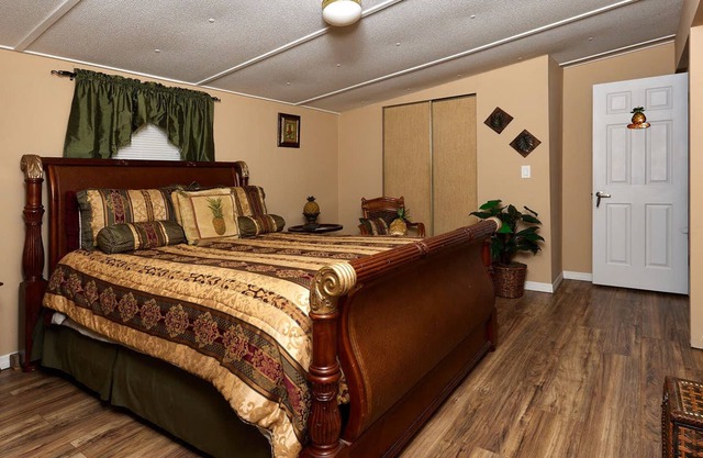 Pleasant Days B&b Tropical Master Suite.