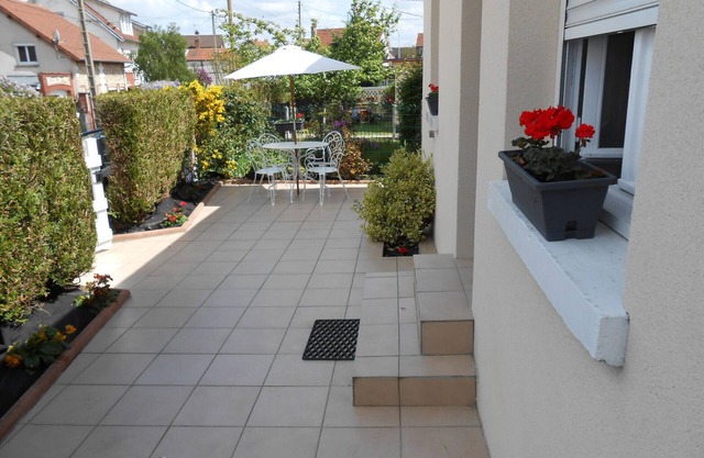 Pleasant house with terrace residential area