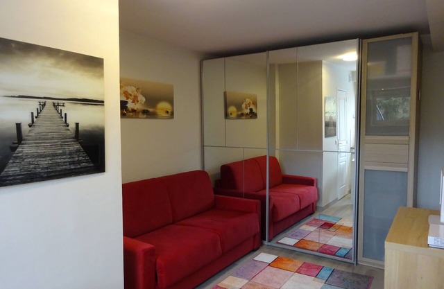 Pleasant studio near St Germain-en-Laye (TV/Wifi)