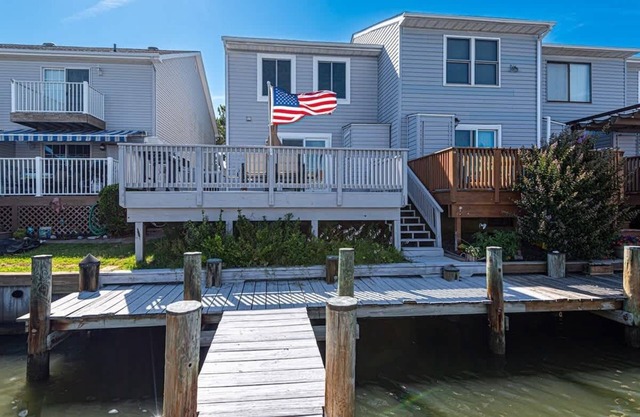 Plover Pride 2BA 1.5BA Bayfront Townhome with pier