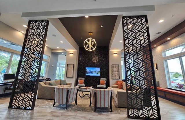 Plush Apartment Near Airport Zoo