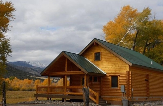 PO Ranch Log Cabin, close to Ski Area, rates subject to change for over 2 people