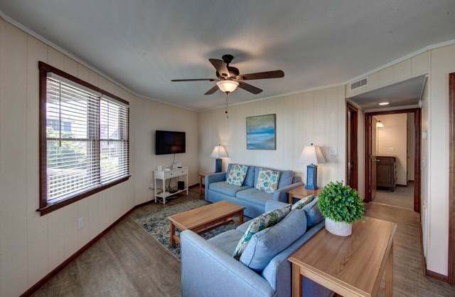 Point Break Cottage- Steps to Beach- Community Pool & Spa