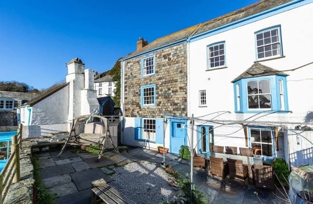 Polperro House. Sleeps 10. 2 parking spaces, dog friendly, stunning sea views