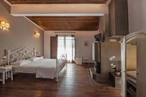 Polys Guest House