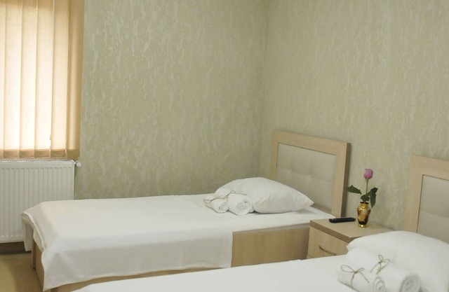 Pomegranate - Double/Twin Room 1