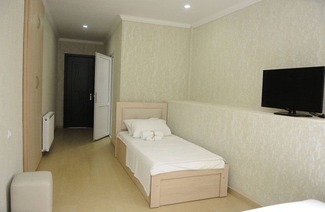 Pomegranate - Triple Room