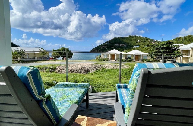 Pond Bay Paradise-Ocean Views, Beach w/Kayaks & SUPS, Hot Tub