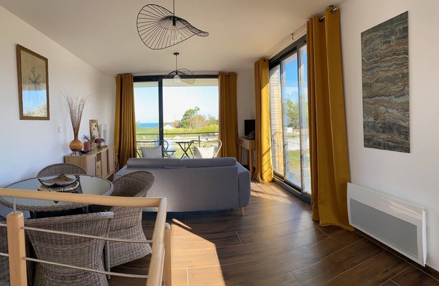 Pontoon's view residence