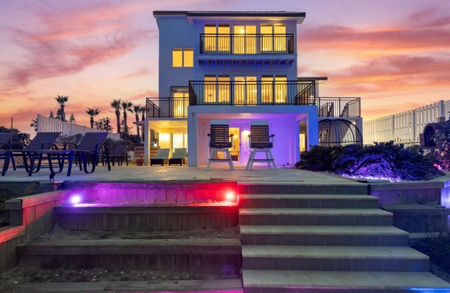 Pool, 7 Bed 7 Bath, Direct Oceanfront, 4 Kitchens