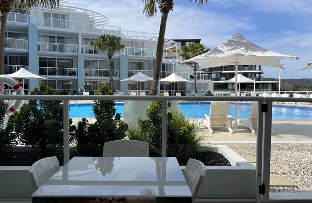 Pool, beach & cafes, TOP NOTCH