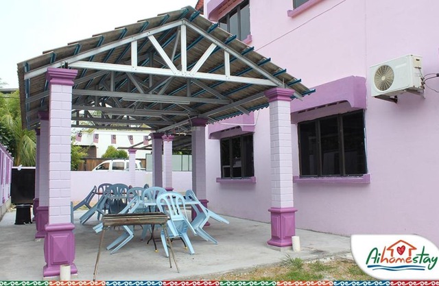 Pool Bungalow (Purple & Green House)