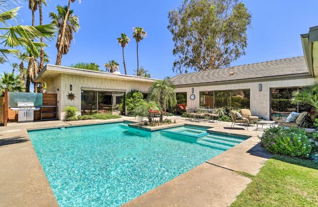 Pool, Grill and Game Room Bermuda Dunes Oasis