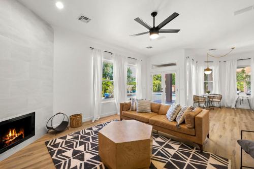 Pool Table, Putting Green Luxury Oasis in Mesa