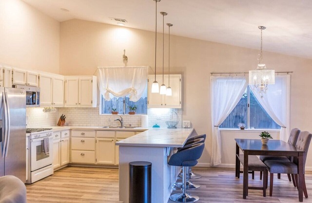 Pool w/opt. fence + 4BR + En Route to Lassen