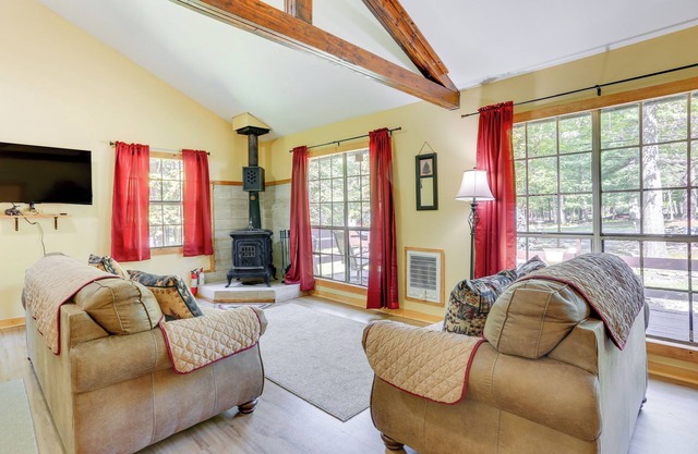 Pools & Ski Access: Lackawaxen Cottage w/Deck!