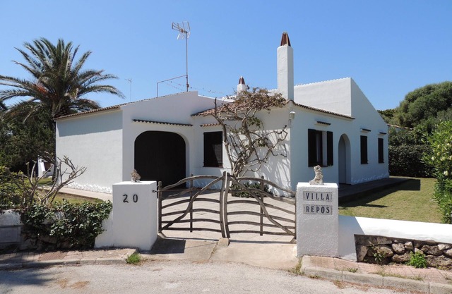 Popular holiday house with pool near the beach