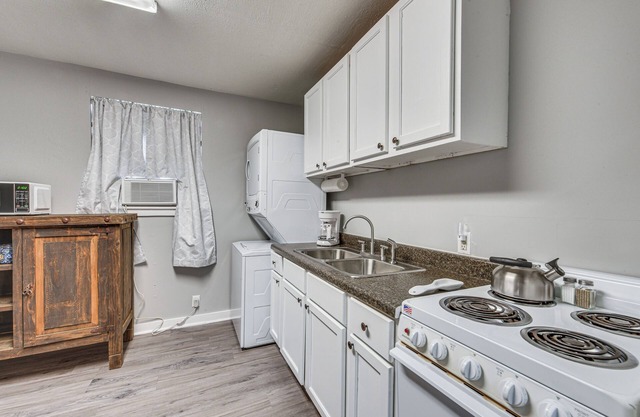 Port Allen Home w/Yard, 5 Mi to LSU!