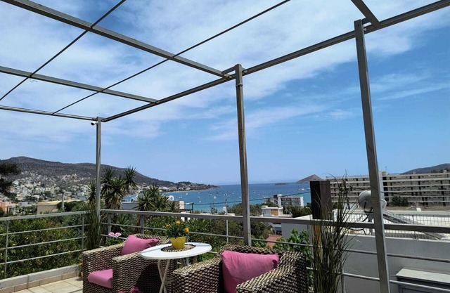 Port Apartment @ Porto Rafti by the sea and 30 minutes from Athens Airport