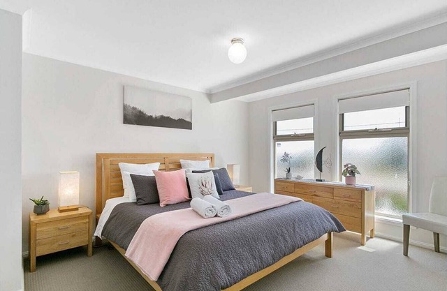 Port Hughes- Luxurious Extreme comfort and only a 7 minute stroll the the beach!