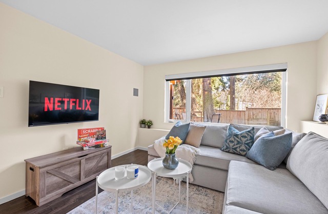 Port Moody Retreat Guest Suite Surrounded by Nature