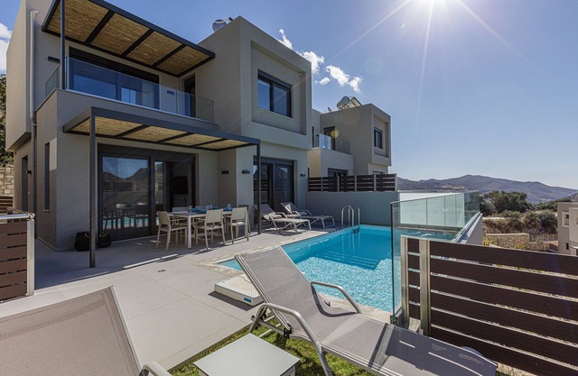 Porti Iraklis 3 - A Stylish Eco Villa near beaches