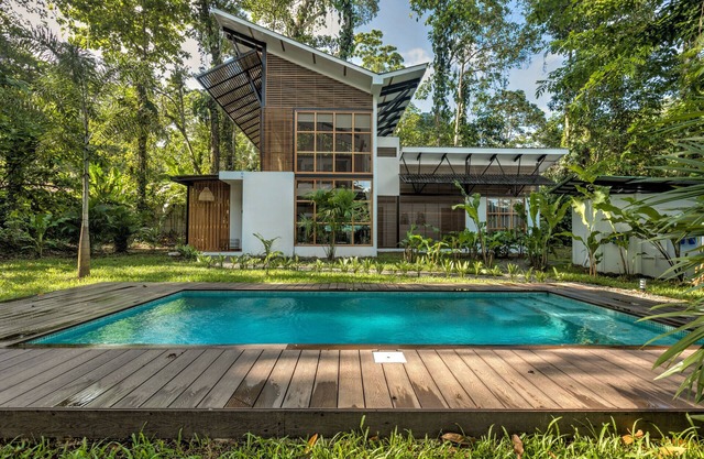 Porto Alegre Resort. 2 villas, 1 pool, 14 guests
