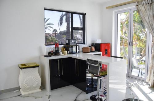 Posh Spot Gold Unit beautiful Beach View Apartment Sleeps 2