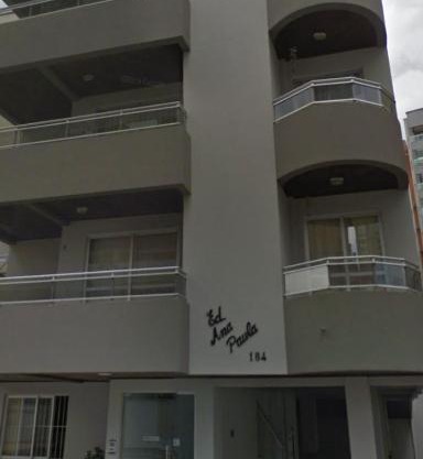 Poucos passos do mar