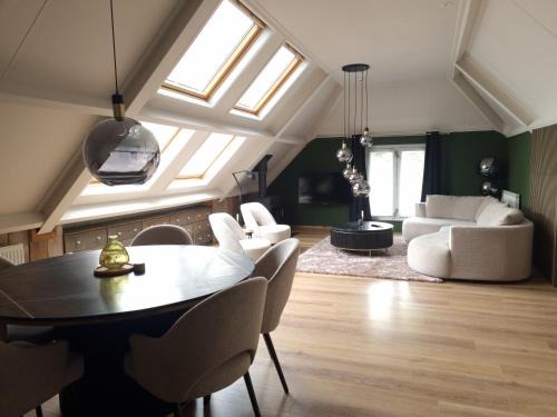 Prachtig en zeer ruim vakantie-appartement "BijFlore"