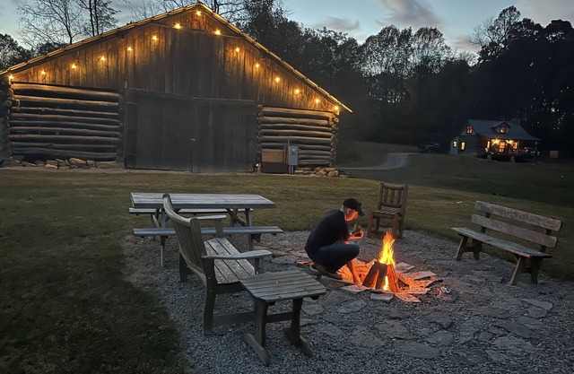 Pre-Civil War Cabin w/Modern Amenities Nestled In The Foothills of Adams County