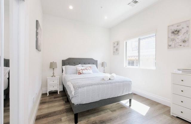 Premier unt w/2BR 2.5BA w/jacuzzi tub - 1426 sq ft