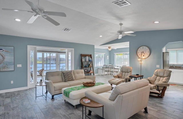 🥇 Premium 2bd villa on the canal (SGC1059)