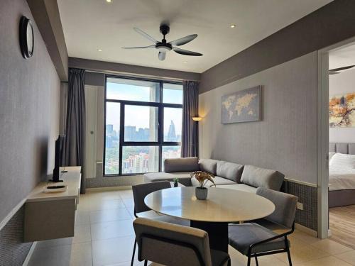 Premium 2BR -2-4pax- near Midvalley-Pavilion 2