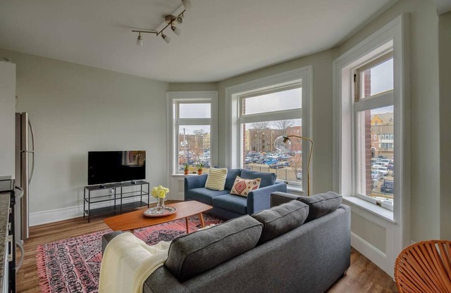 Premium Bi-level Apartment in Heart of Midtown!