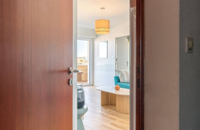 Premium oceanfront apartment. Ideal for couples or small families.