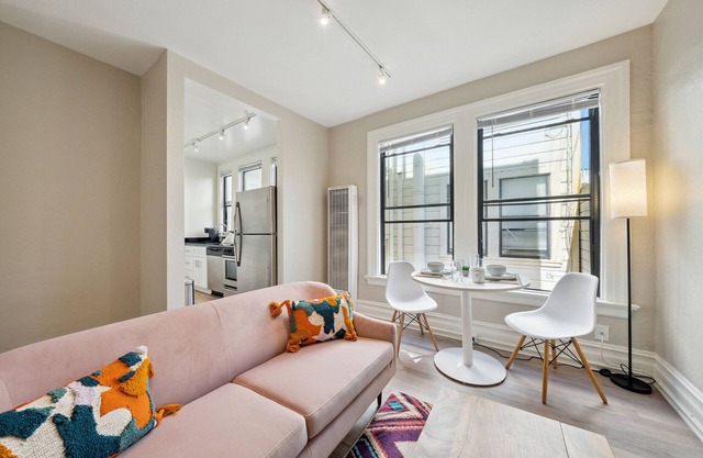 Presidio Hts 1 BR w/Office by Anyplace - 11611