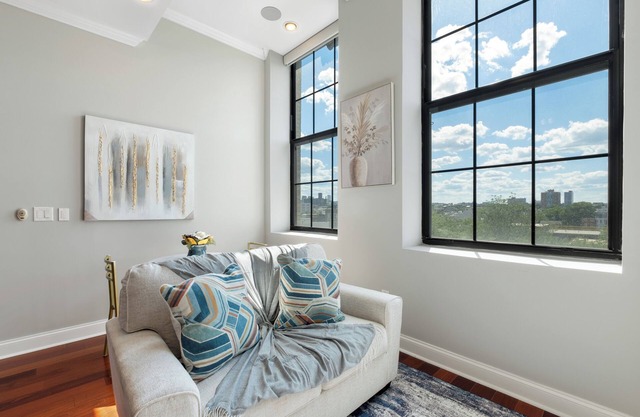 Prestigious 1BR w/Rooftop Pool
