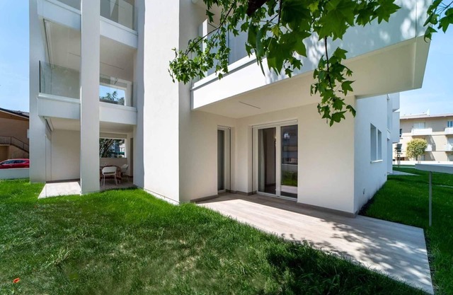 Prestigious apartment with exclusive garden by Beahost Rentals