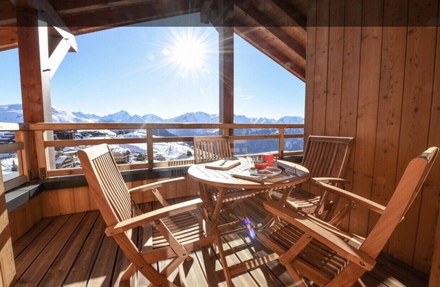 Prestigious ski-in/ski-out apartment with panoramic view