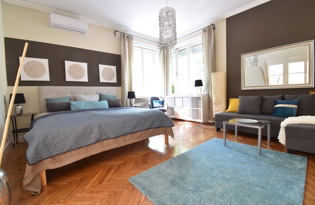 Pretty 3 bedroom 3 bathroom h131