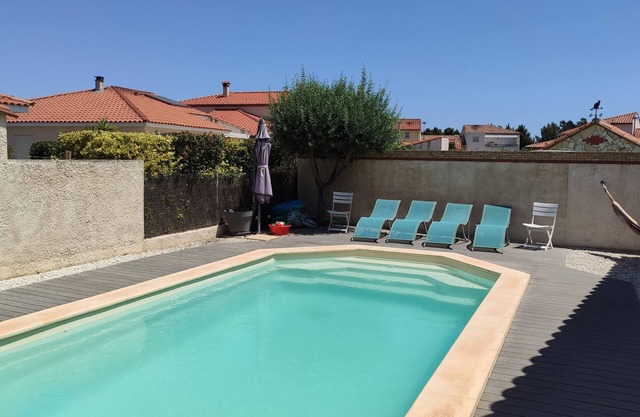 Pretty air-conditioned single-storey villa with swimming pool