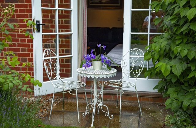 Pretty cottage located in an award-winning village