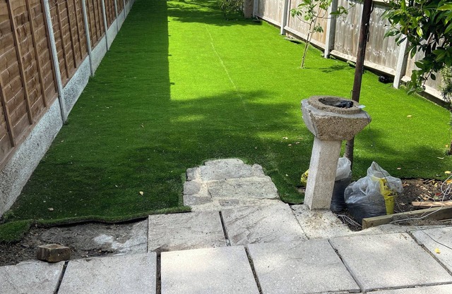 Pretty new family home, with generous outdoor space, 1.8 miles to the Dog Hedge.